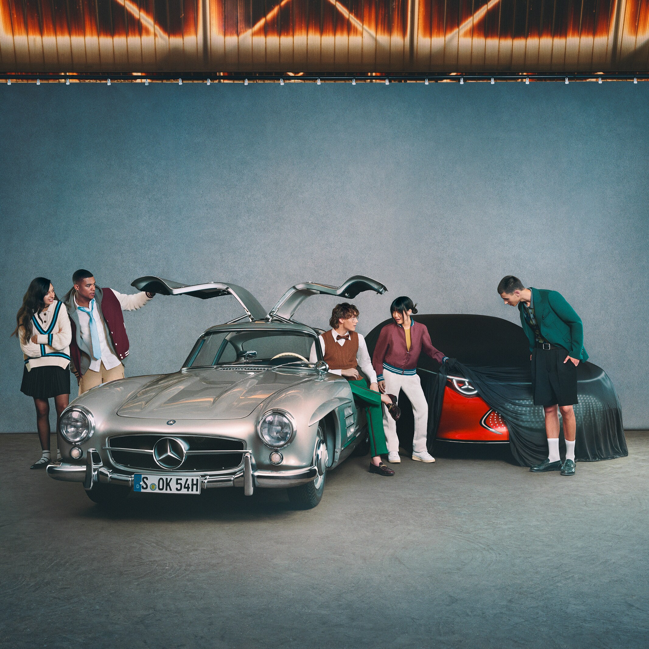 Mercedes-Benz 차량 여러대의 전방 모습.