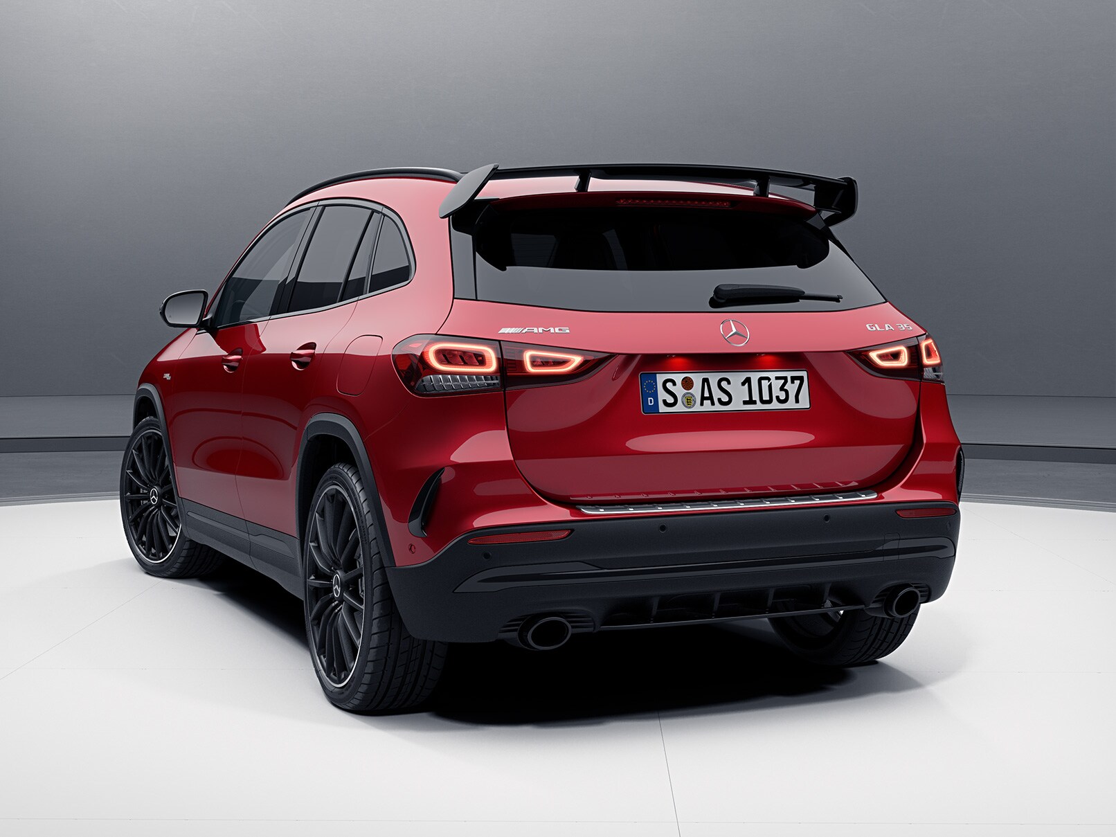 AMG 에어로다이내믹 패키지가 적용된 Mercedes-AMG GLA 35 4MATIC