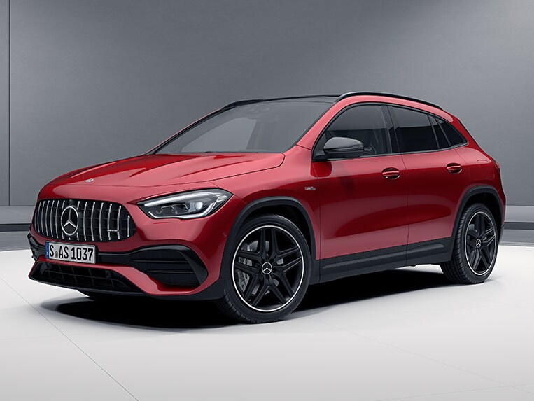 AMG 나이트 패키지가 적용된 Mercedes-AMG GLA 35 4MATIC의 익스테리어