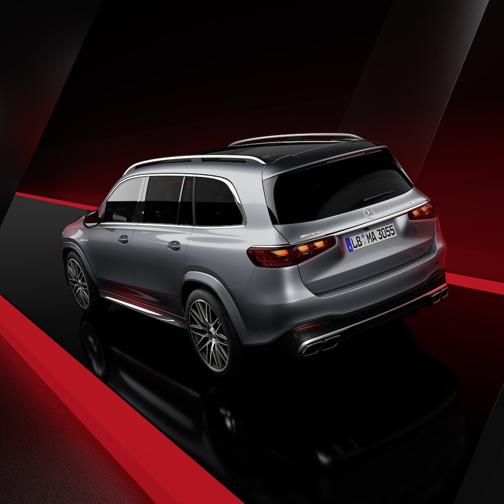 Mercedes-AMG GLS 63 4MATIC+의 역동적인 주행 모습(주행 중인 모습).