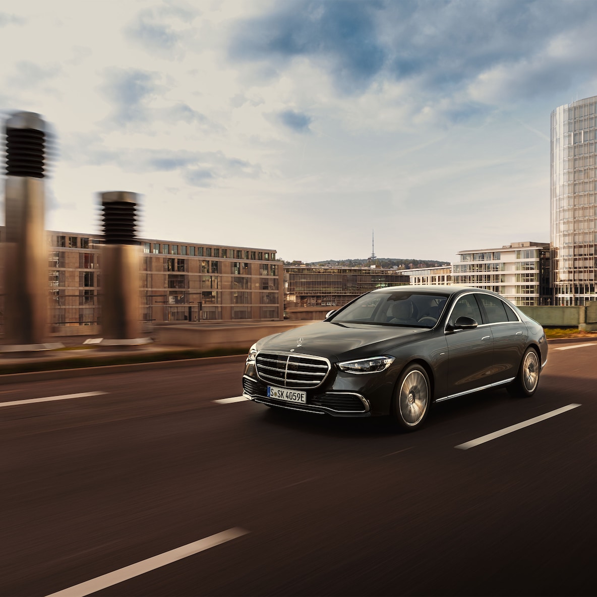 메르세데스-벤츠 S-Class Sedan의 측면부.