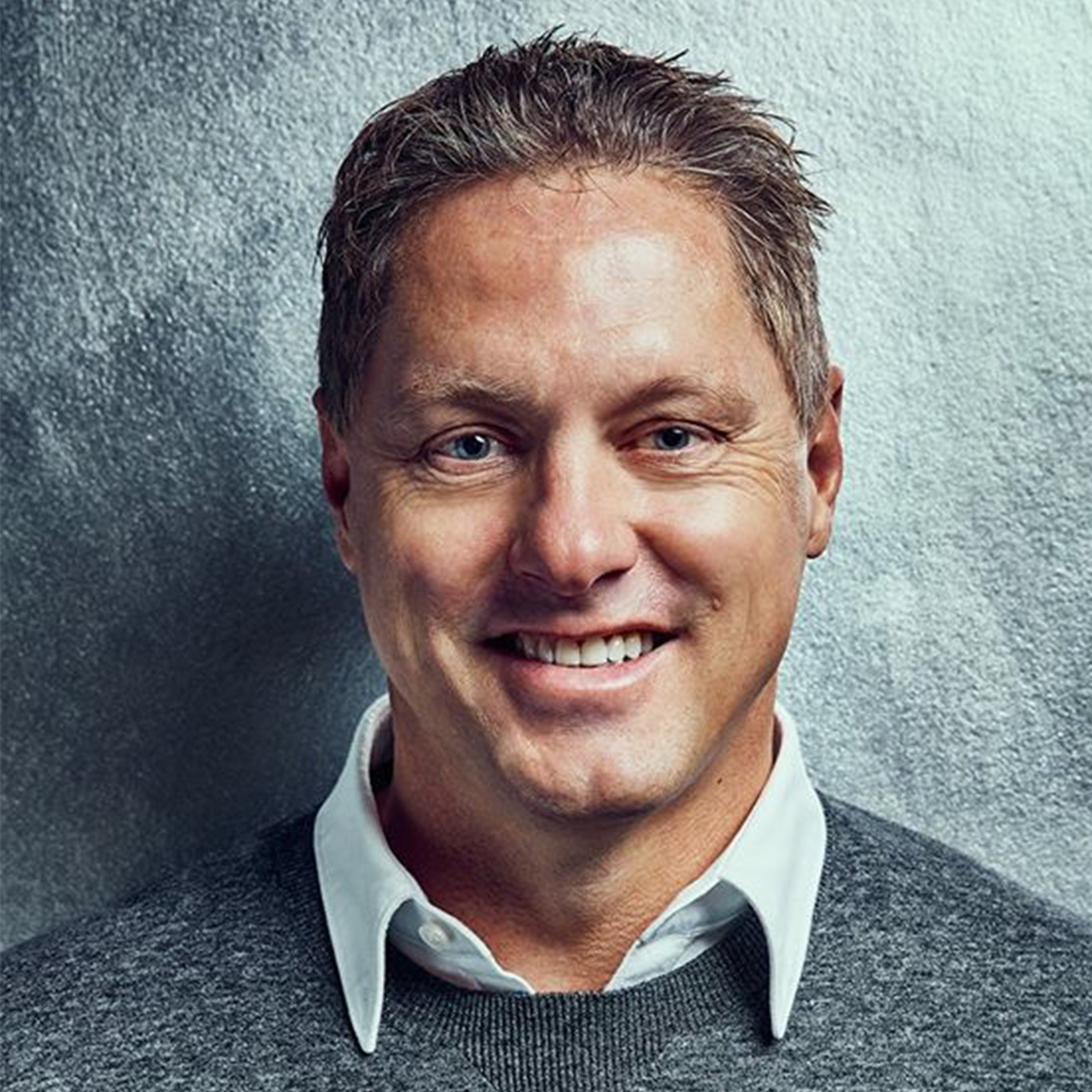 고든 바그너(Gorden Wagener) | Daimler Group 디자인 총괄 책임자 고든 바그너(Gorden Wagener)는 Mercedes-Benz Group의 디자인 총괄 책임자입니다.