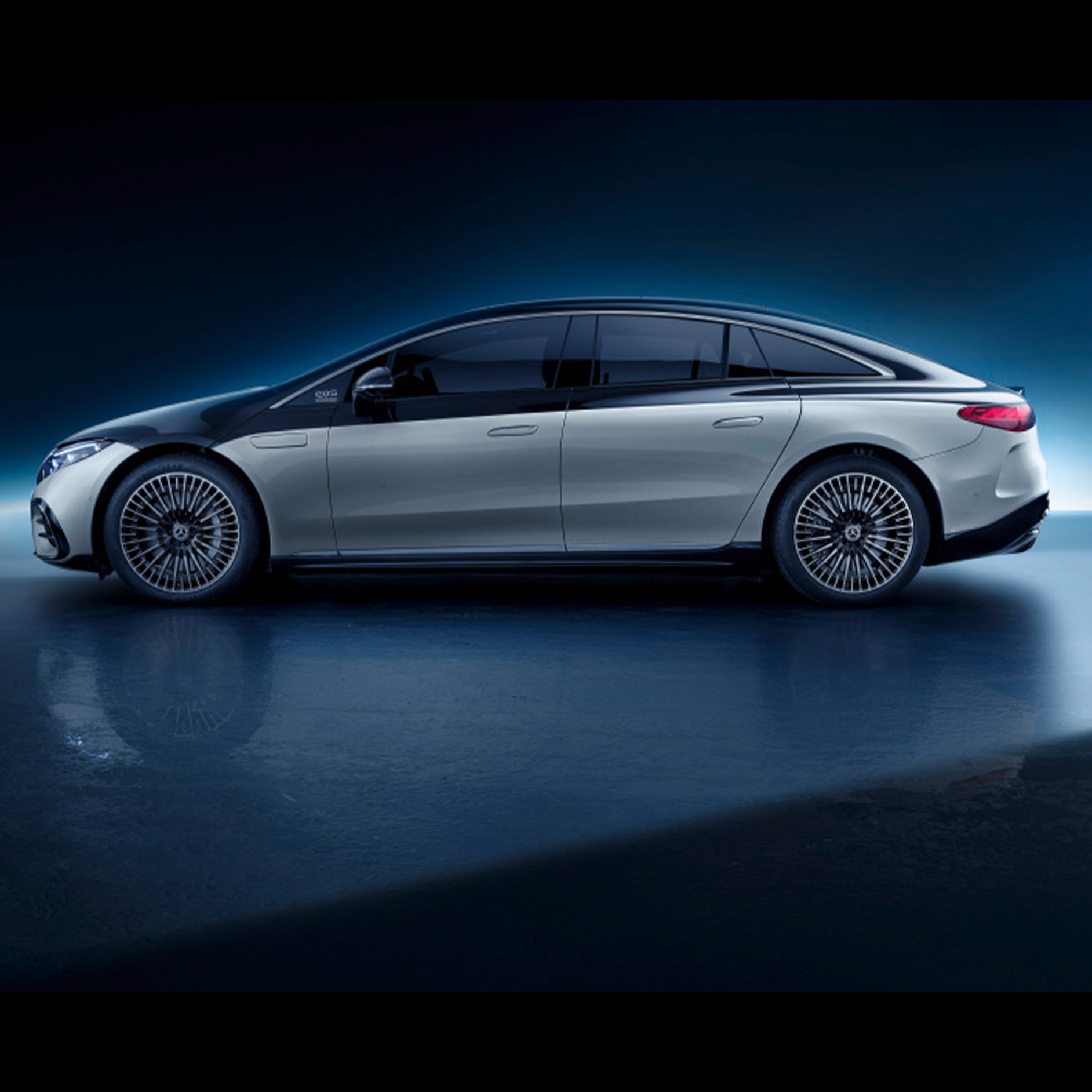 EQS | 메르세데스-벤츠 Mercedes-Benz EQS의 측면 모습