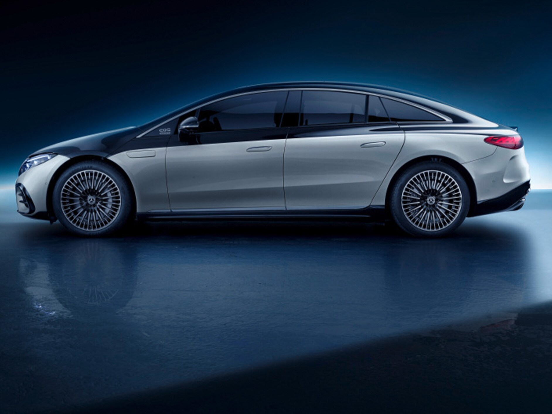 Mercedes-Benz EQS의 측면 모습