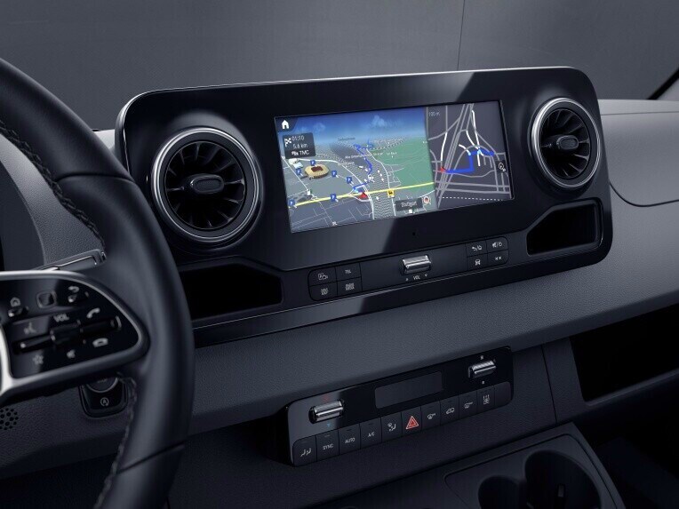 MBUX (Mercedes-Benz User Experience) 10.25인치 멀티미디어 시스템 이미지