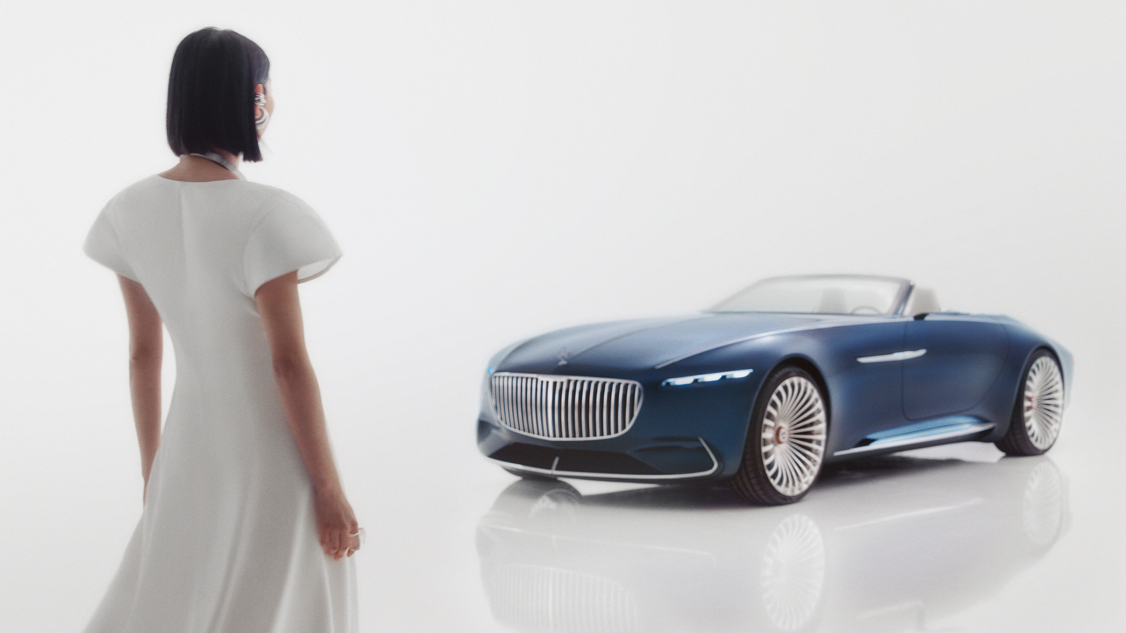 브랜드 | Mercedes-Maybach 투톤 도장을 적용한 한 대의 Mercedes-Maybach를 여러 각도에서 본 모습