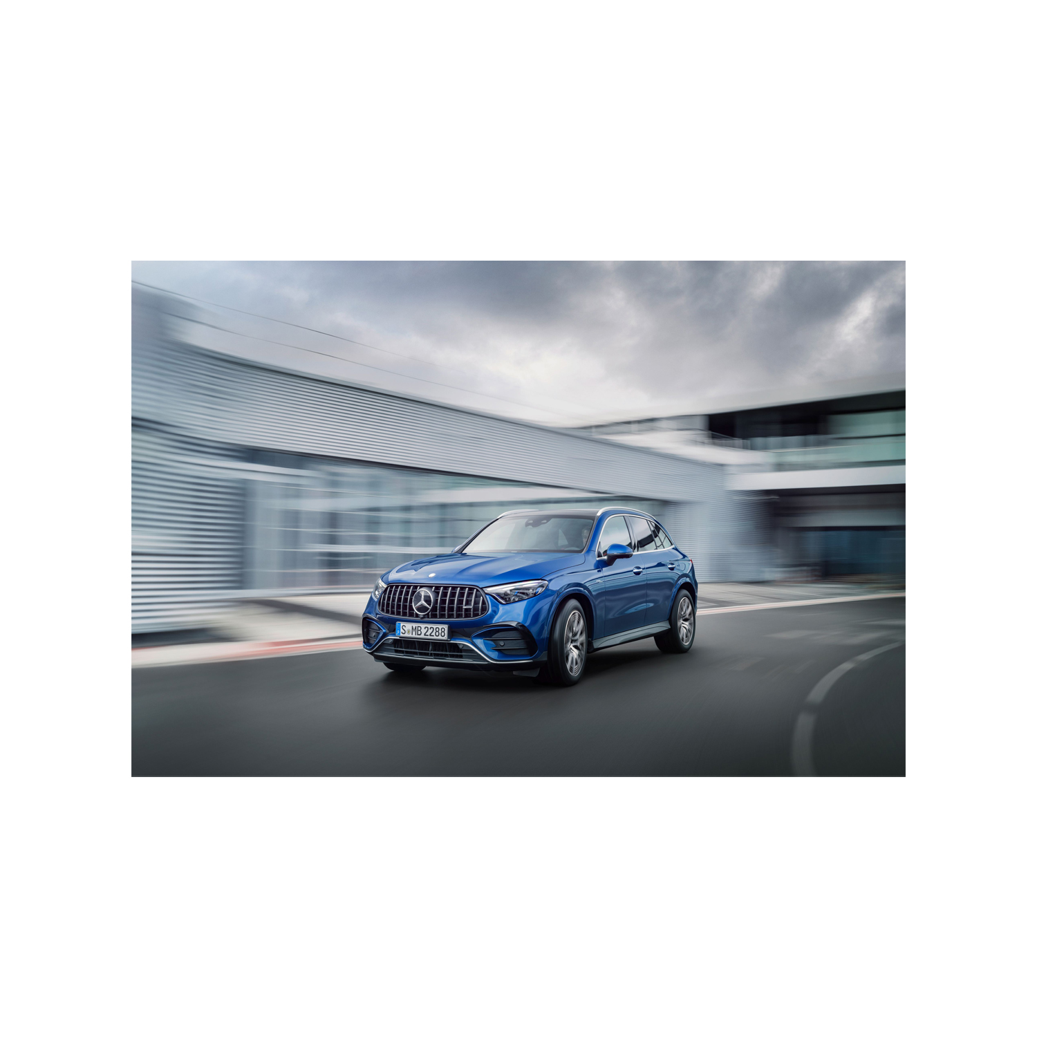 퍼포먼스 중형 SUV ’더 뉴 메르세데스-AMG GLC’ 출시 더 뉴 메르세데스-AMG GLC 차량 모습