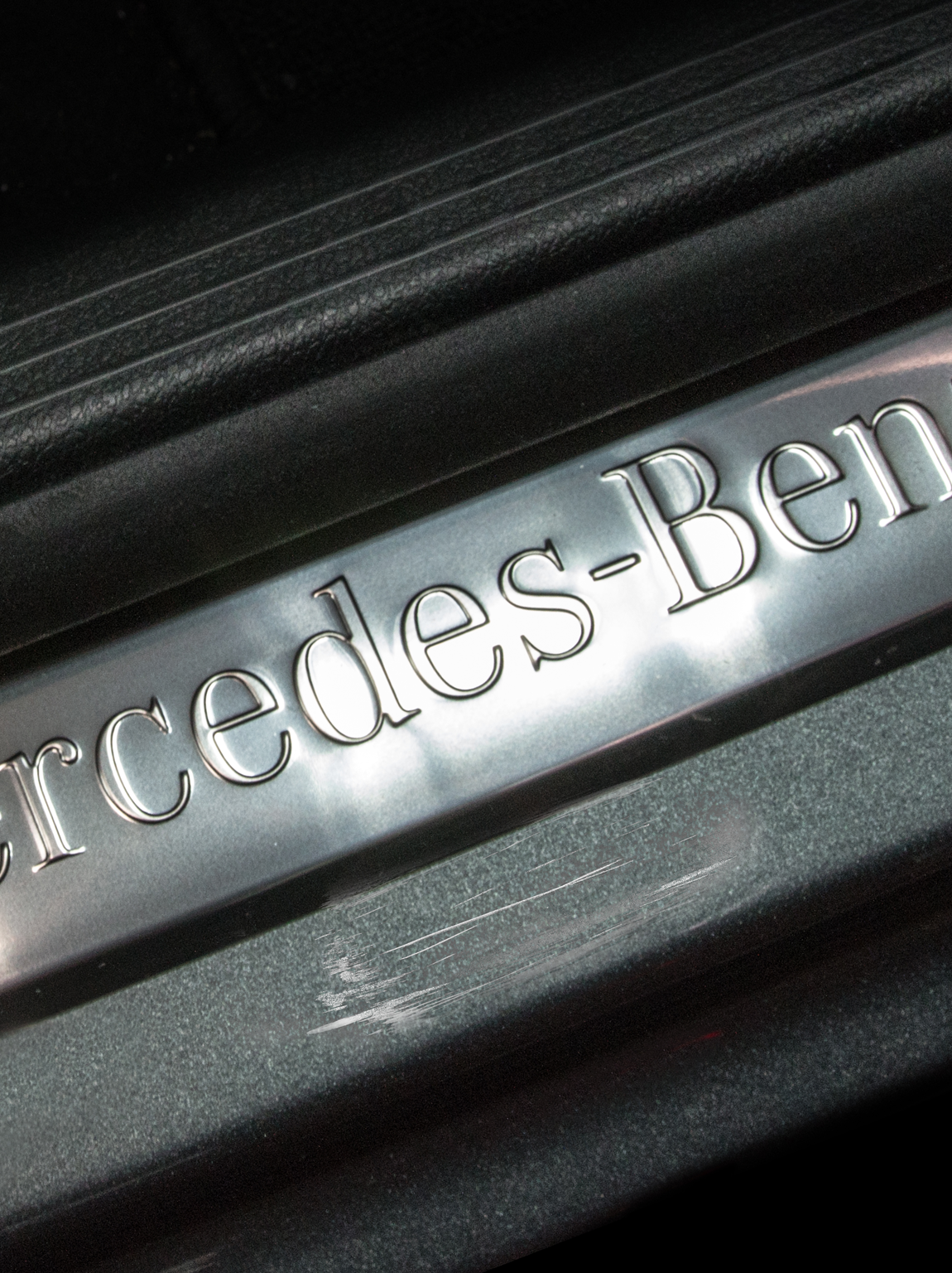 도어 트레드 부분