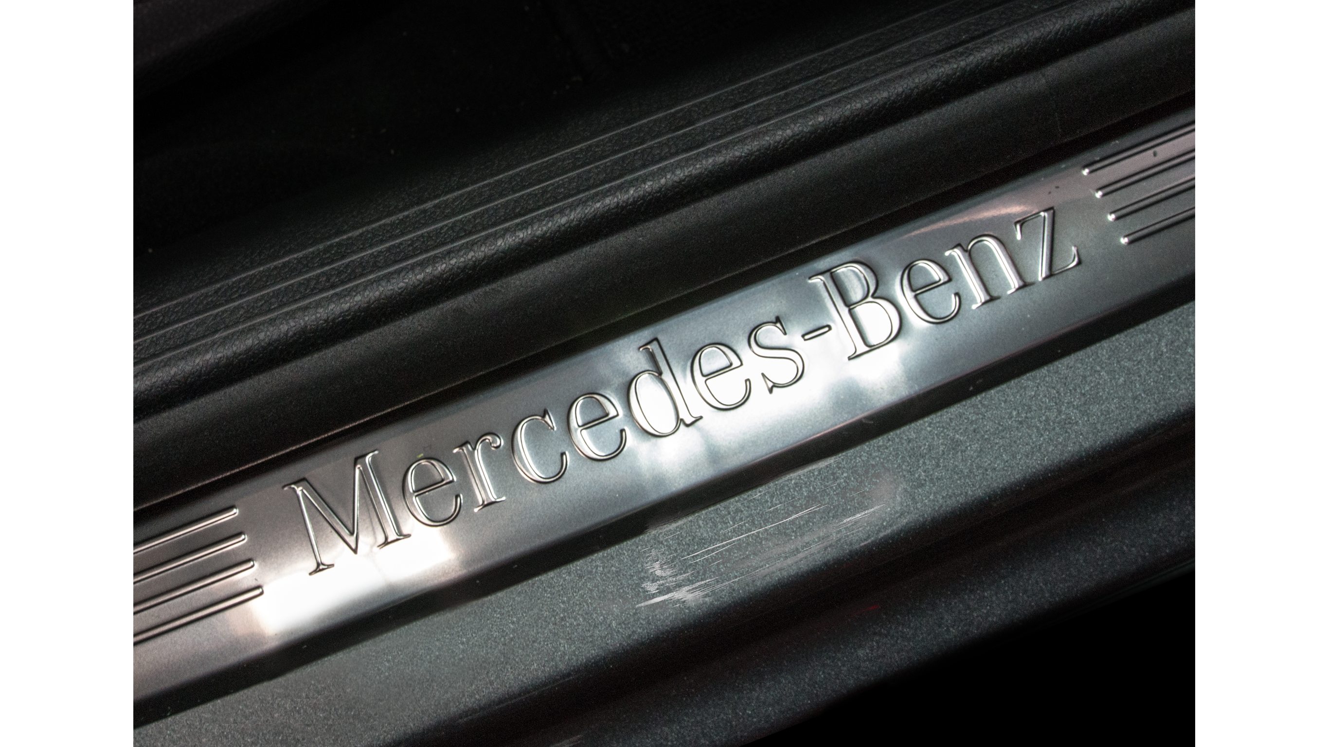 도어 트레드 부분 도어 트레드 부분