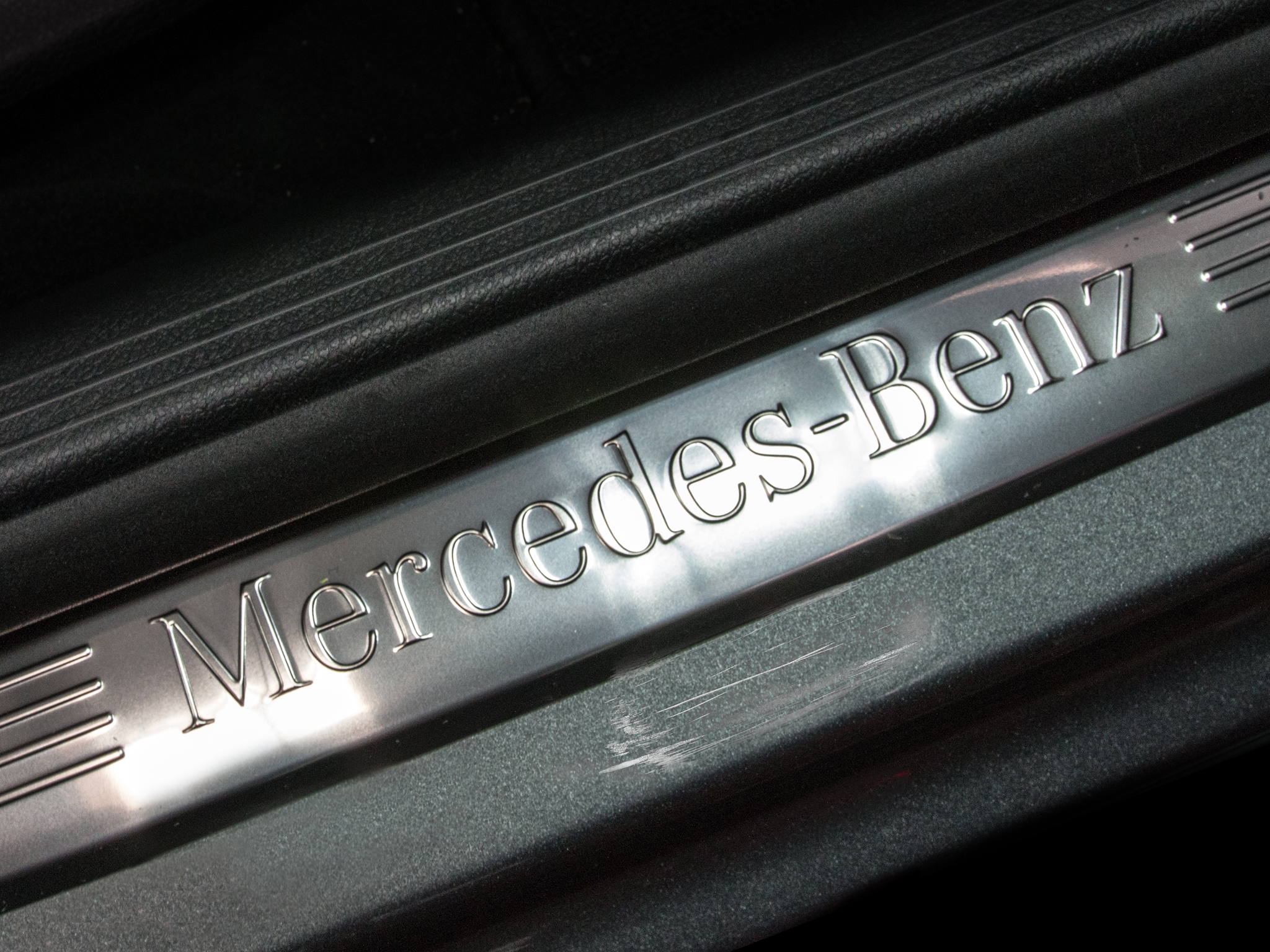 도어 트레드 부분