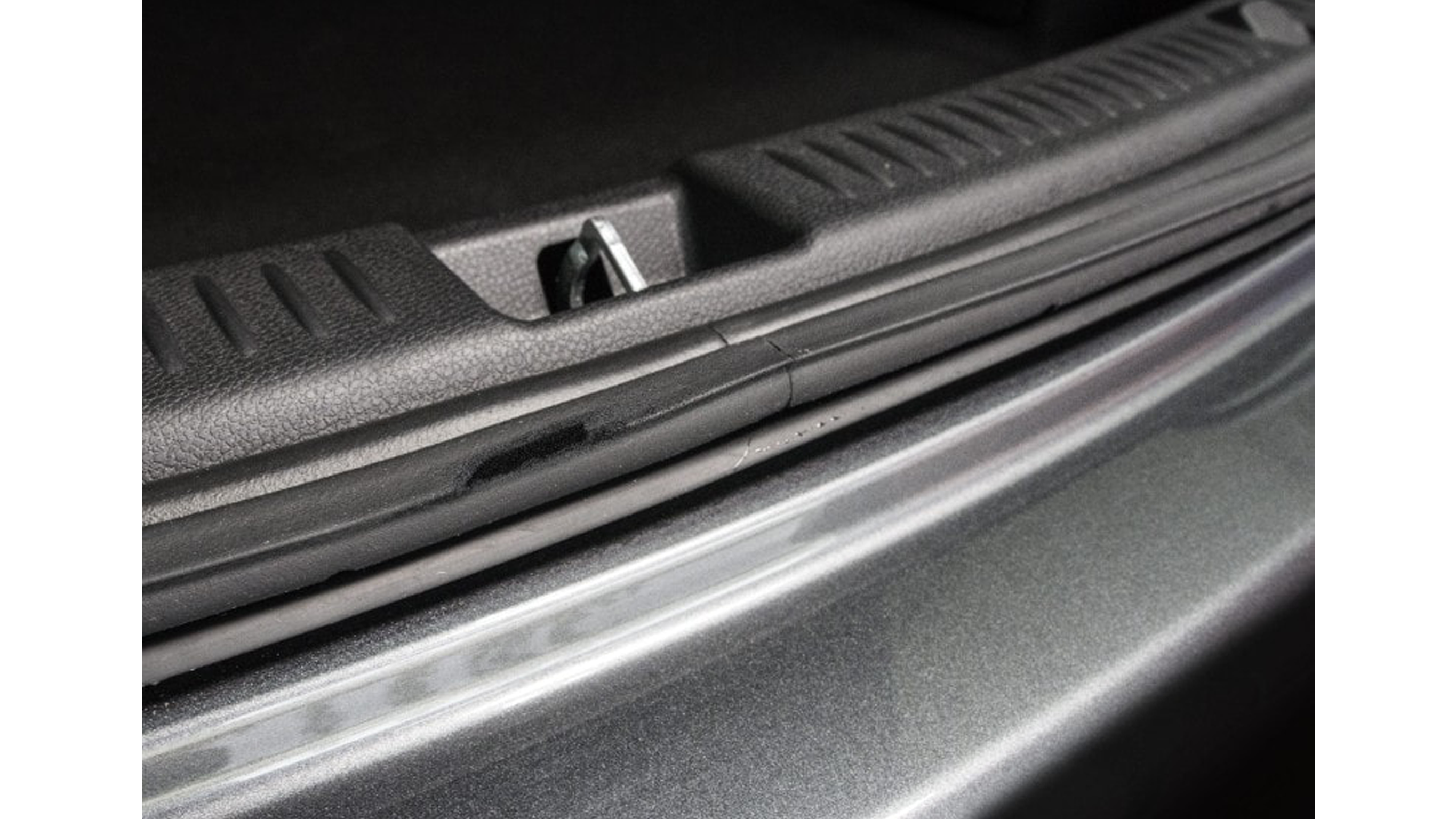 도어 트레드 부분 도어 트레드 부분