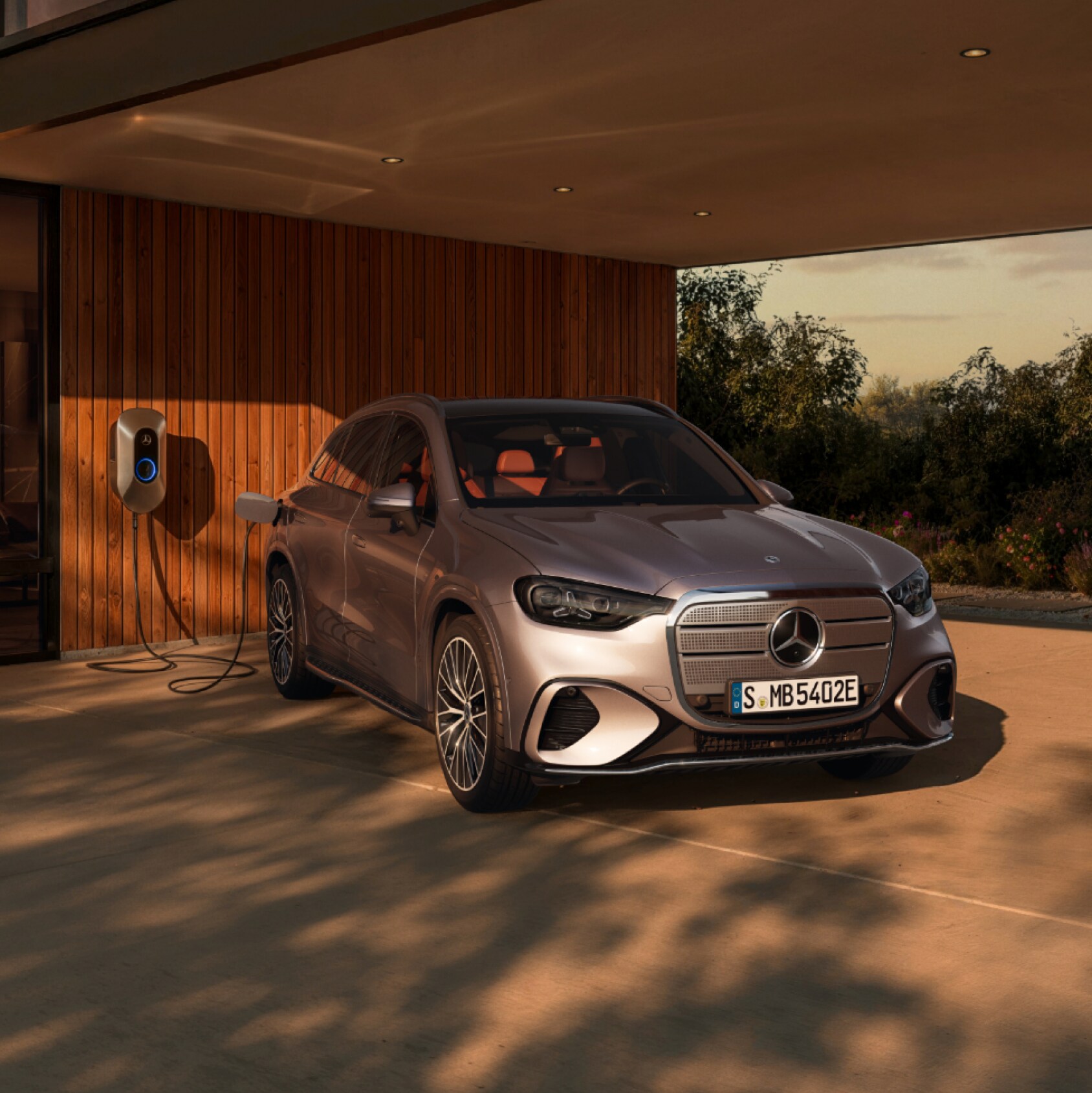 The all-new electric GLC 차량 이미지