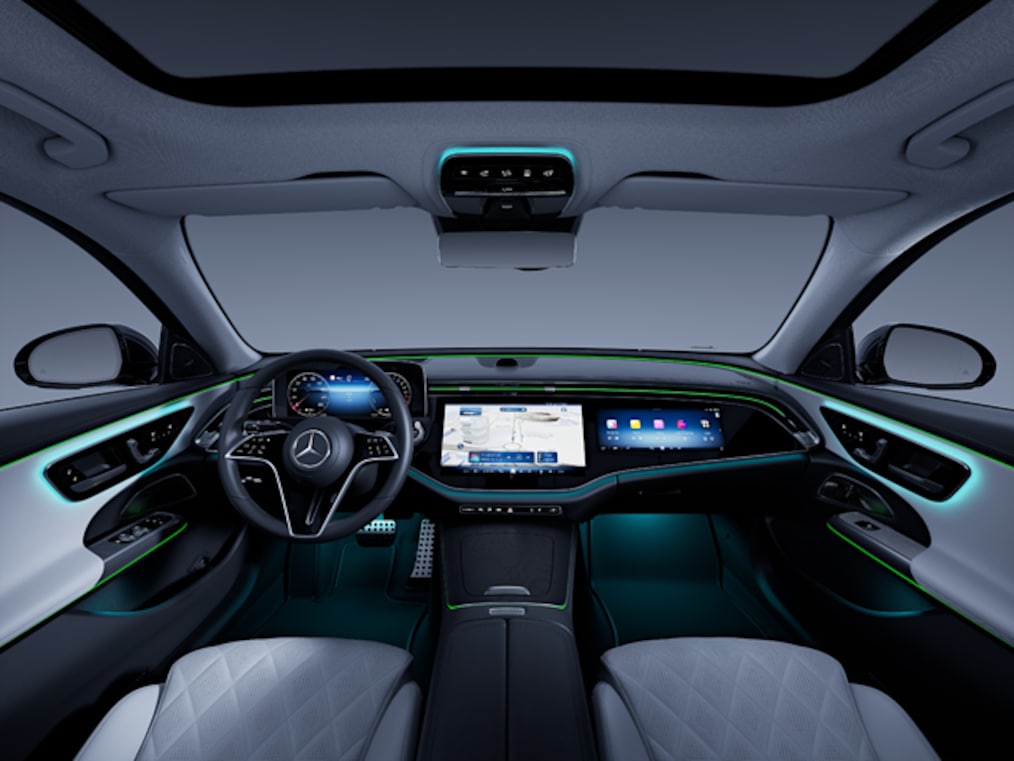 메르세데스-벤츠의 E-Class Sedan 인테리어.