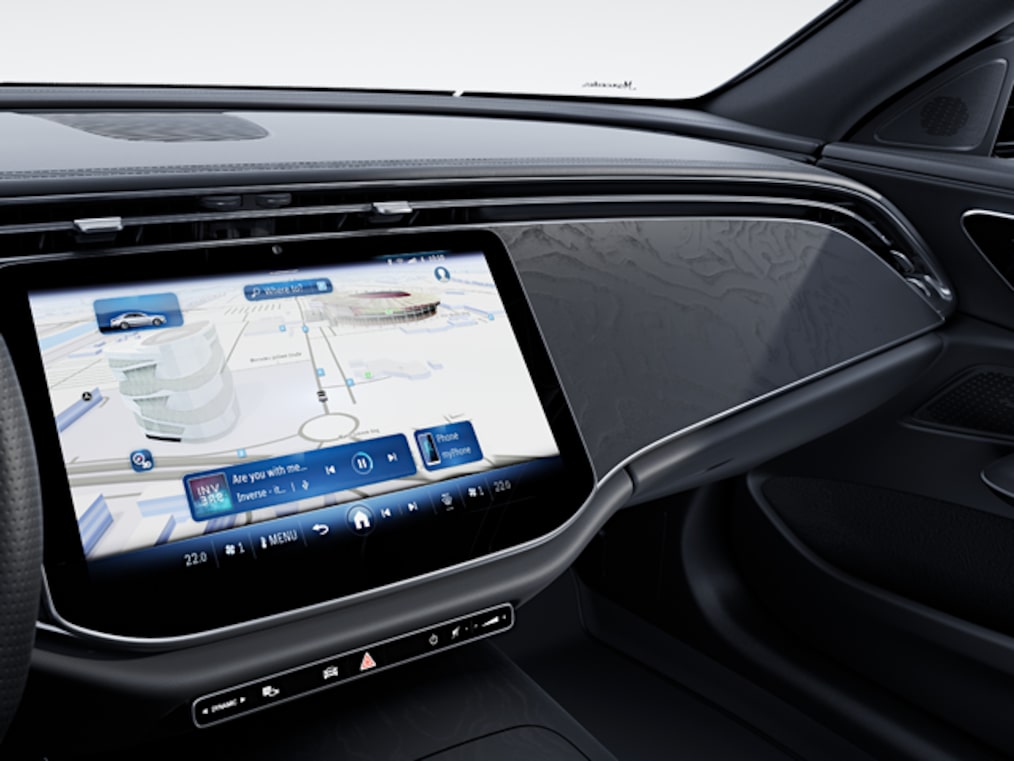 메르세데스-벤츠의 E-Class Sedan 전면부.