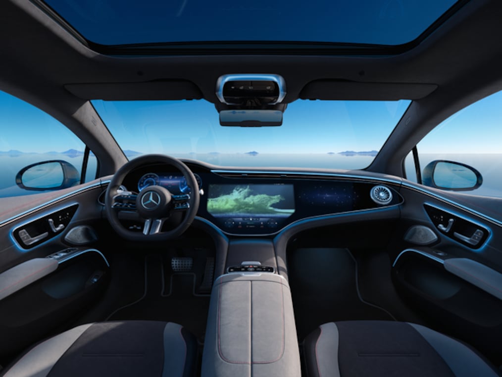 메르세데스-벤츠 EQS 세단의 뒷좌석 공간.