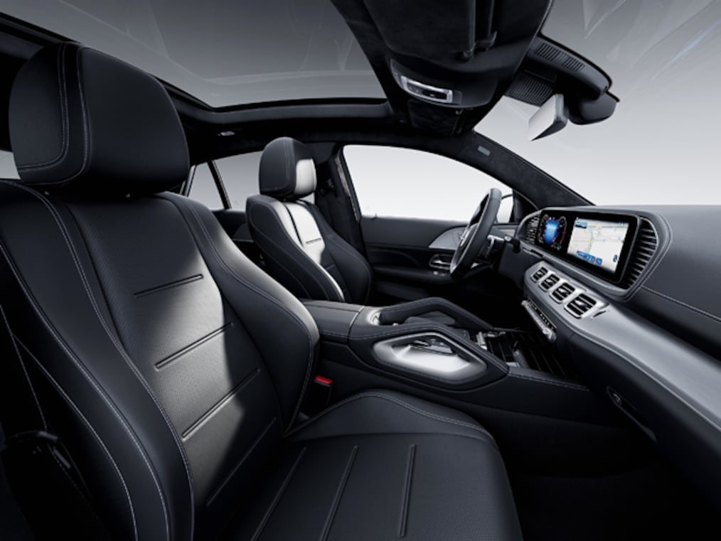 Mercedes-Benz GLE Coupé에 탑재된 Burmester® 서라운드 사운드 시스템 스피커.