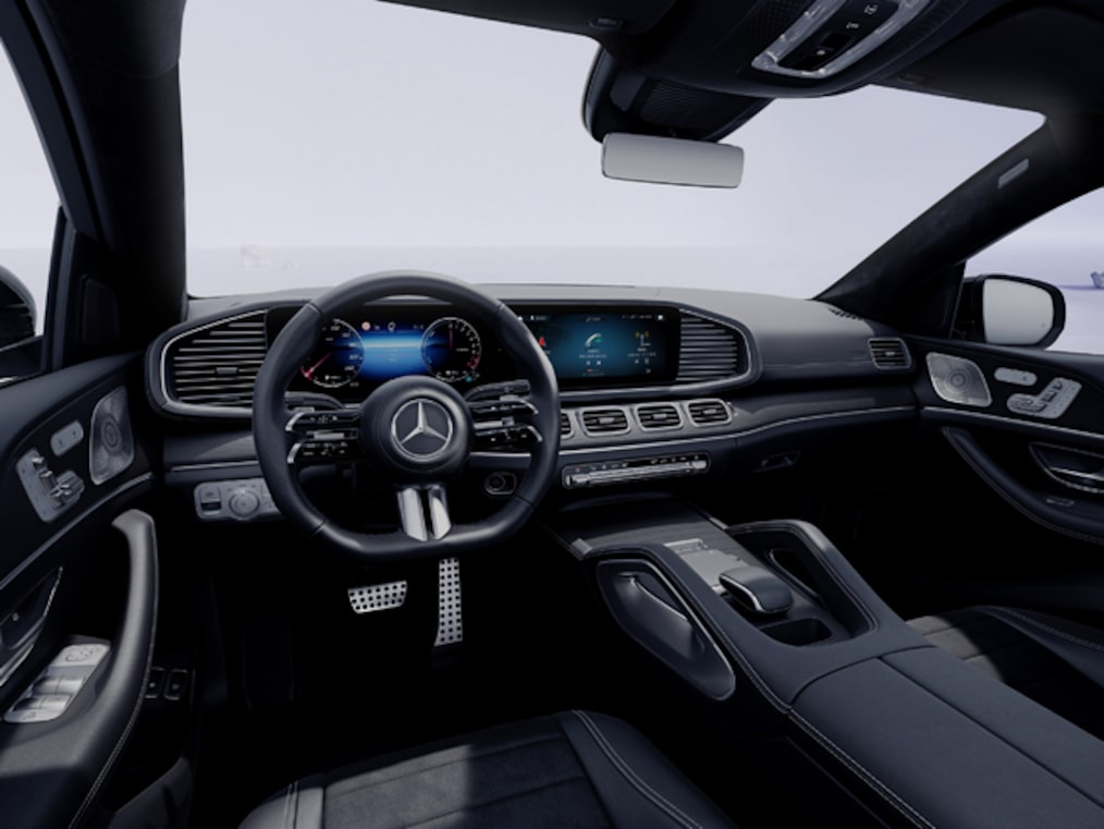 Mercedes-Benz GLE Coupé의 투명한 엔진 후드.