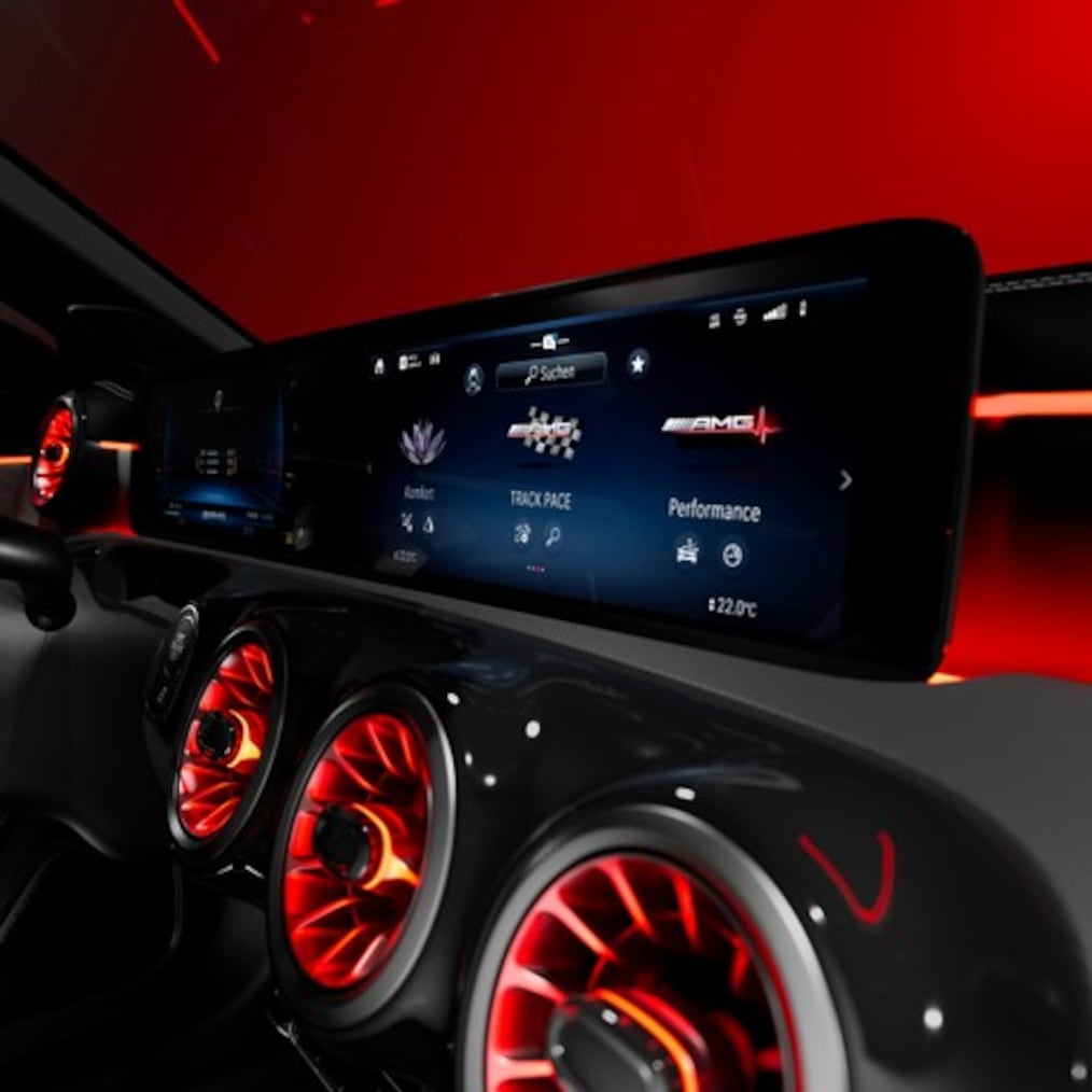 Mercedes-AMG CLA 45 S 4MATIC+ Coupé의 드라이브 트레인이 탑재된 섀시