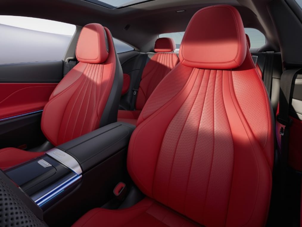 Mercedes-Benz CLE Coupé의 디지털 라이트를 장착한 헤드램프