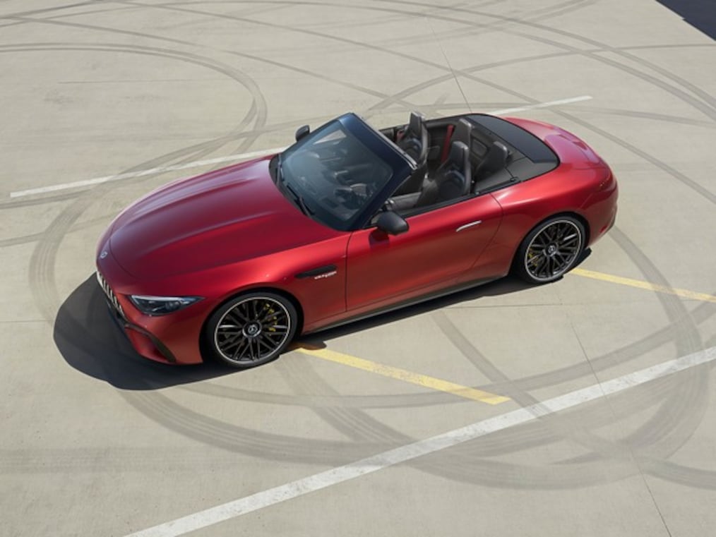 엔진룸의 Mercedes-AMG SL Roadster 파워 트레인