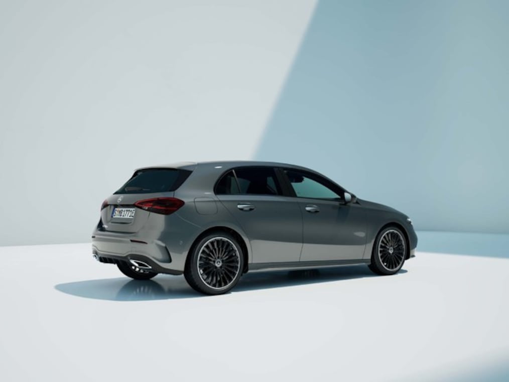 Burmester® 서라운드 사운드 시스템의 스피커를 가까이에서 바라본 모습