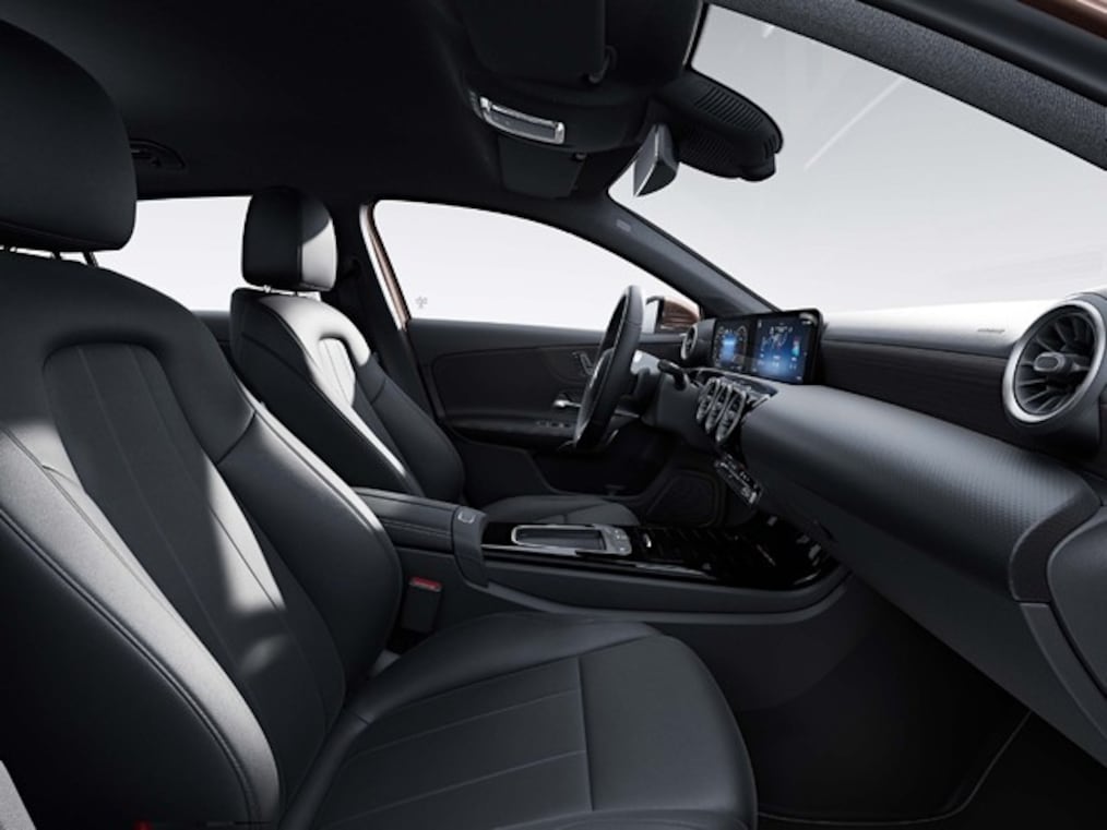 미디어 사양이 강화된 Mercedes-Benz A-Class의 인테리어.