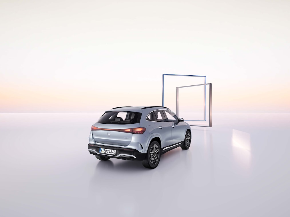 차량 디스플레이에 보이는 내비게이션 기능.