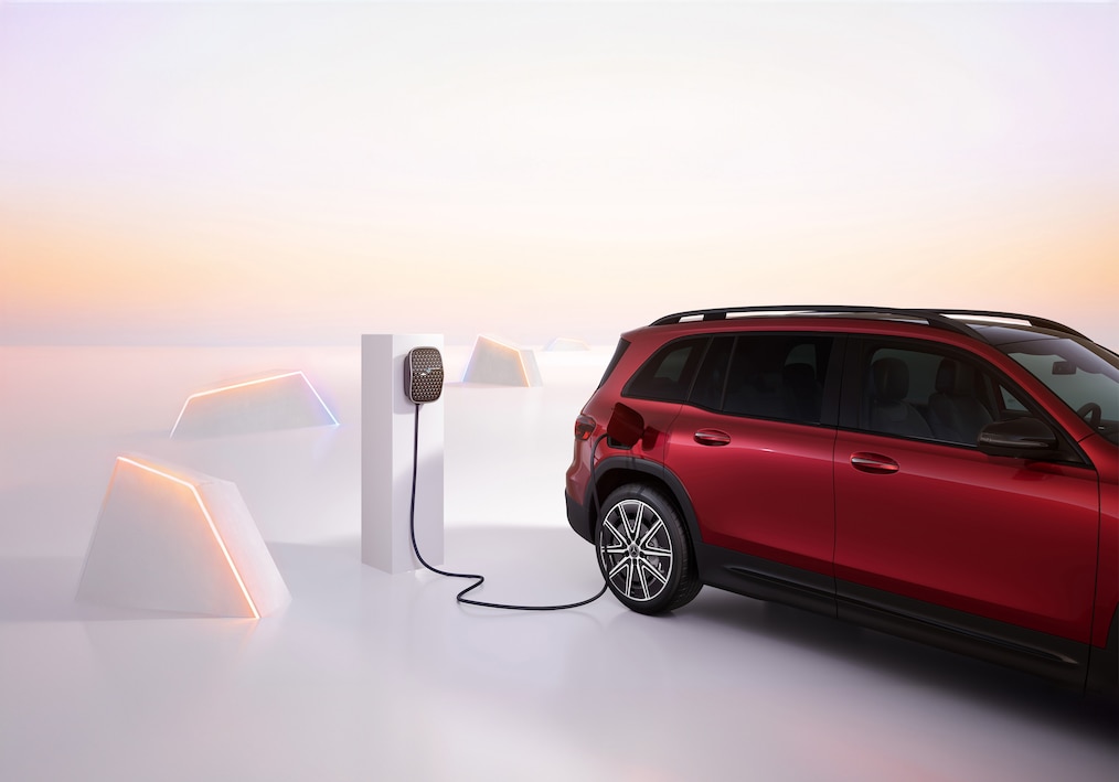 차량 디스플레이에 보이는 내비게이션 기능.