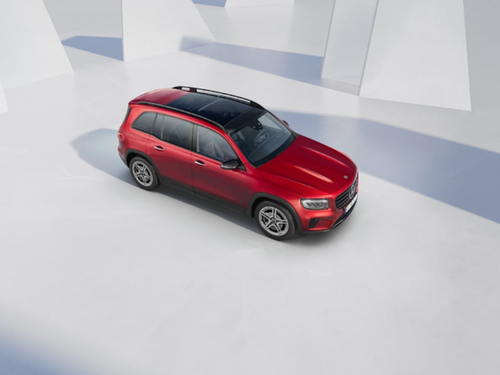 Mercedes-Benz GLB에 탑재된 디지털 서비스: MBUX 증강 현실 내비게이션의 작동 방식.