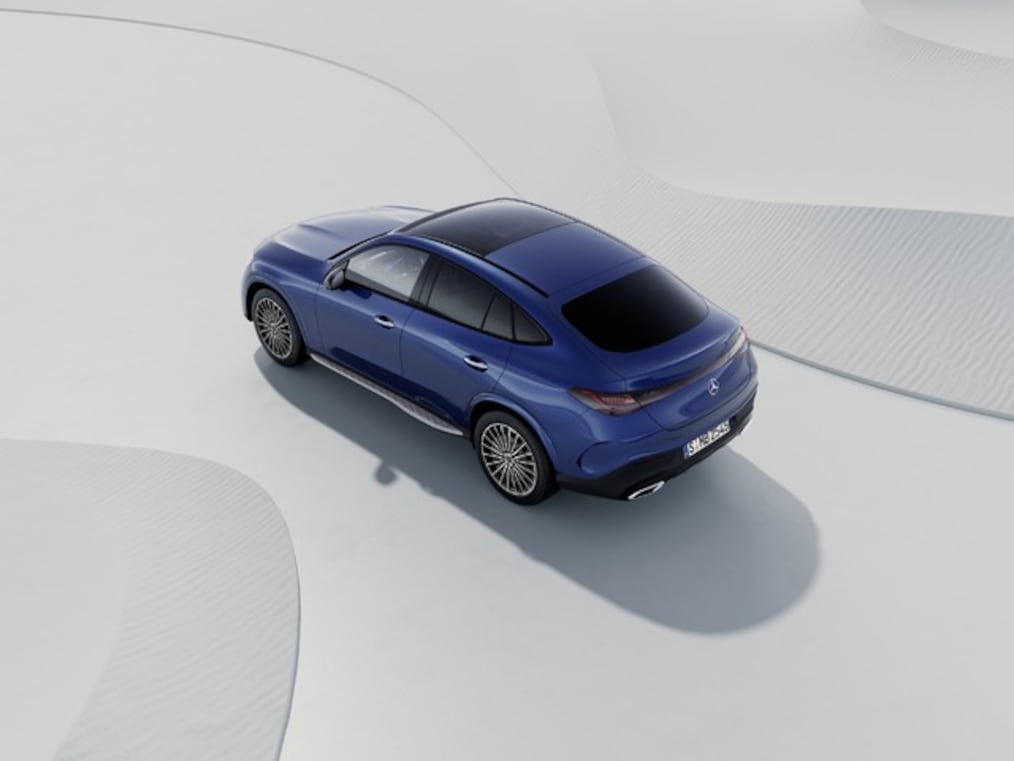 열린 테일게이트를 통해 넓은 적재 공간으로 시야 확보.