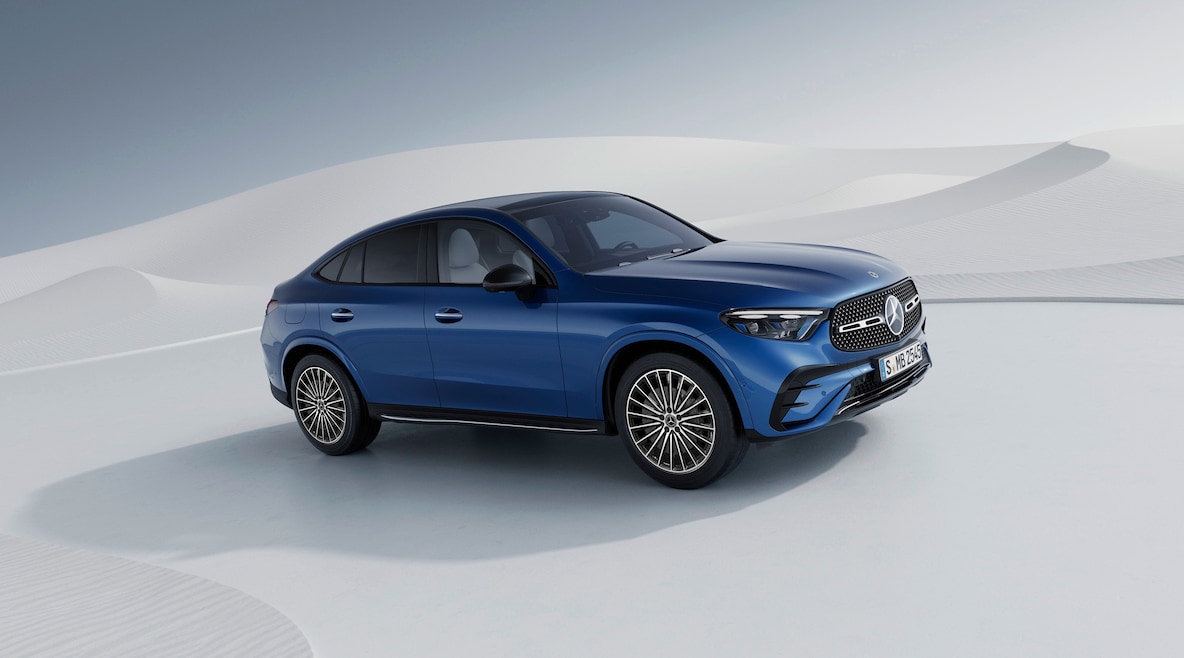 Mercedes-Benz GLC Coupé의 측면에서 바라본 전방 모습.