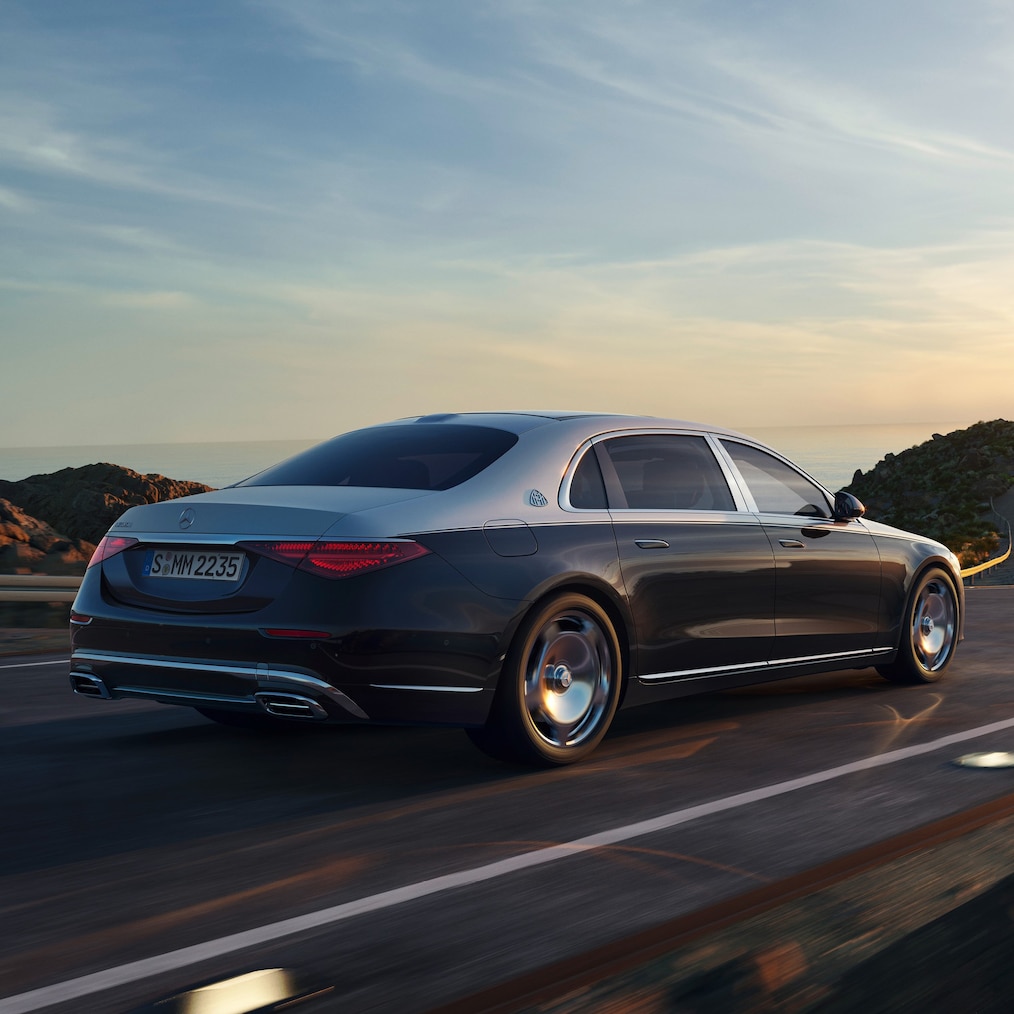 Mercedes-Maybach S-Class의 측면 모습.