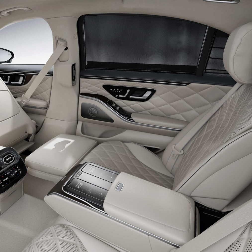 뒷좌석 컴포트 패키지 플러스 | S-Class Sedan | 메르세데스-벤츠