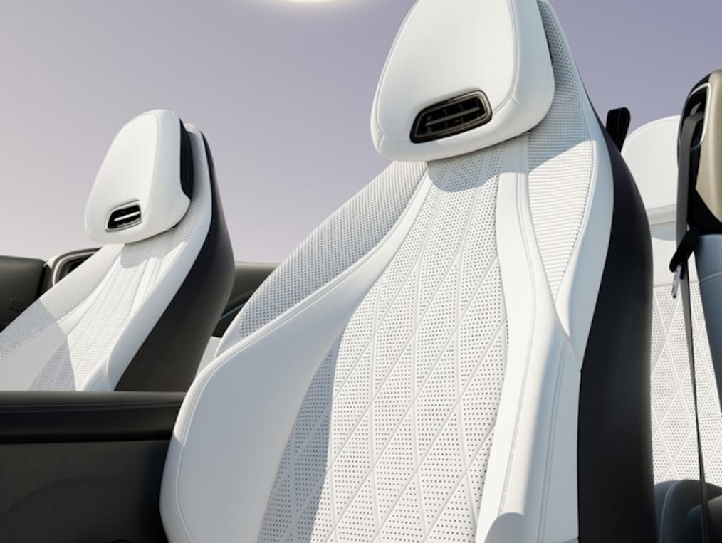 Mercedes-Benz CLE Cabriolet의 디지털 라이트를 장착한 헤드램프