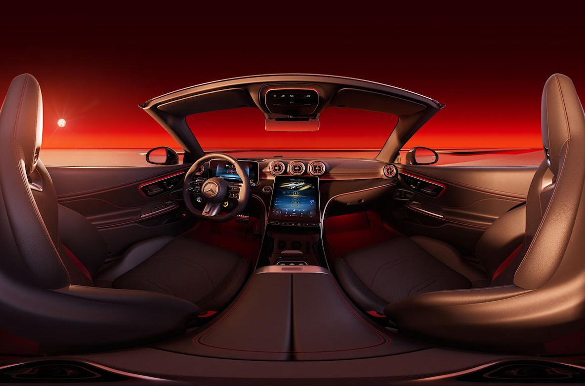 AMG 익스테리어 카본파이버 패키지 II 옵션이 적용된 Mercedes-AMG CLE Cabriolet.