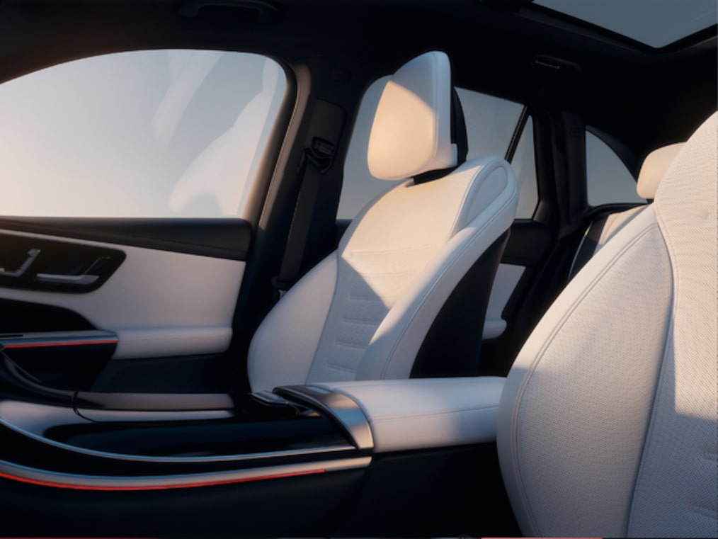 MBUX 오프로드 스크린을 가까이에서 바라본 모습.