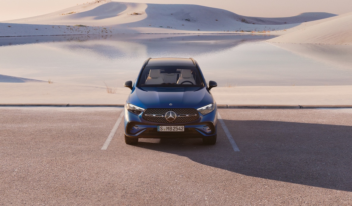 측면에서 바라본 Mercedes-Benz GLC의 정면부.