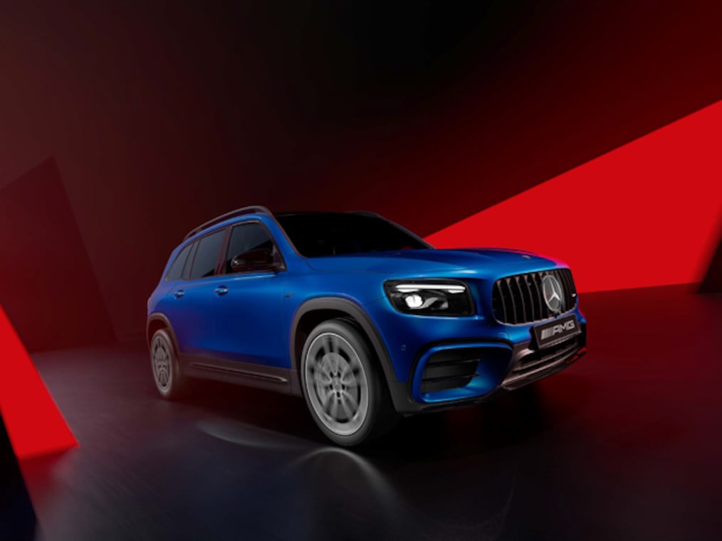 AMG 퍼포먼스 시트와 AMG 퍼포먼스 스티어링 휠이 탑재된 Mercedes-AMG GLB 인테리어를 만나보십시오.