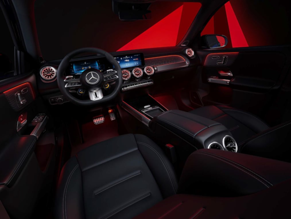 Mercedes-AMG GLB 35 4MATIC의 섀시와 드라이브 트레인.