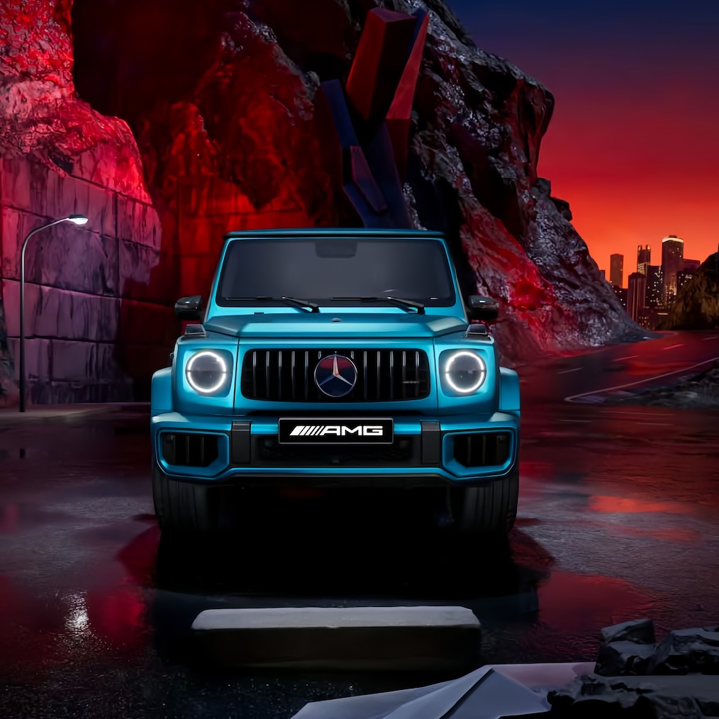 AMG 퍼포먼스 패키지가 적용된 Mercedes-AMG G 63을 측면에서 바라본 모습.