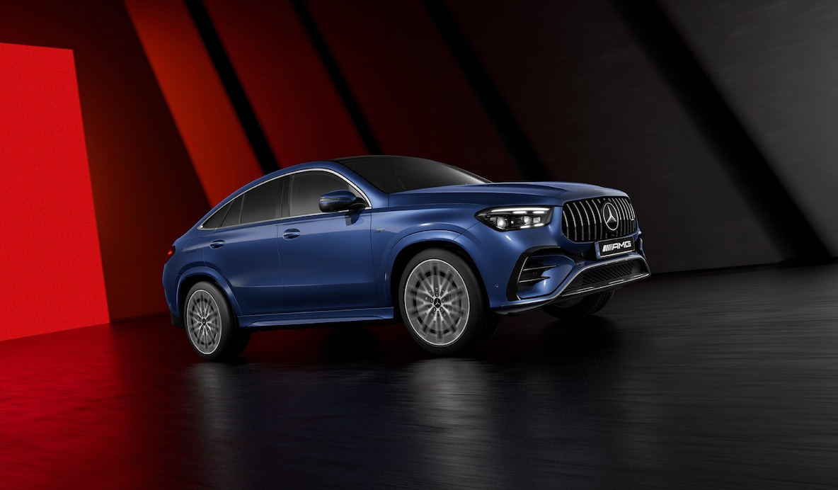 Mercedes-AMG GLE Coupé의 전방 측면을 바라본 모습.