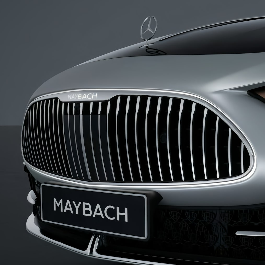 “White Ambience” 컨셉이 적용된 개방된 상태의 Mercedes-Maybach SL 680 Monogram 시리즈를 전방 위에서 바라본 모습.