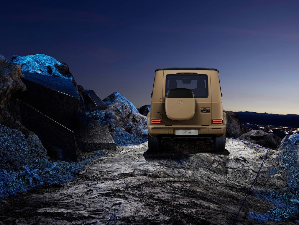 계기판/미디어 디스플레이의 오프로드 전용 디스플레이 또는 오프로드 주행 중인 Mercedes-Benz G 580.