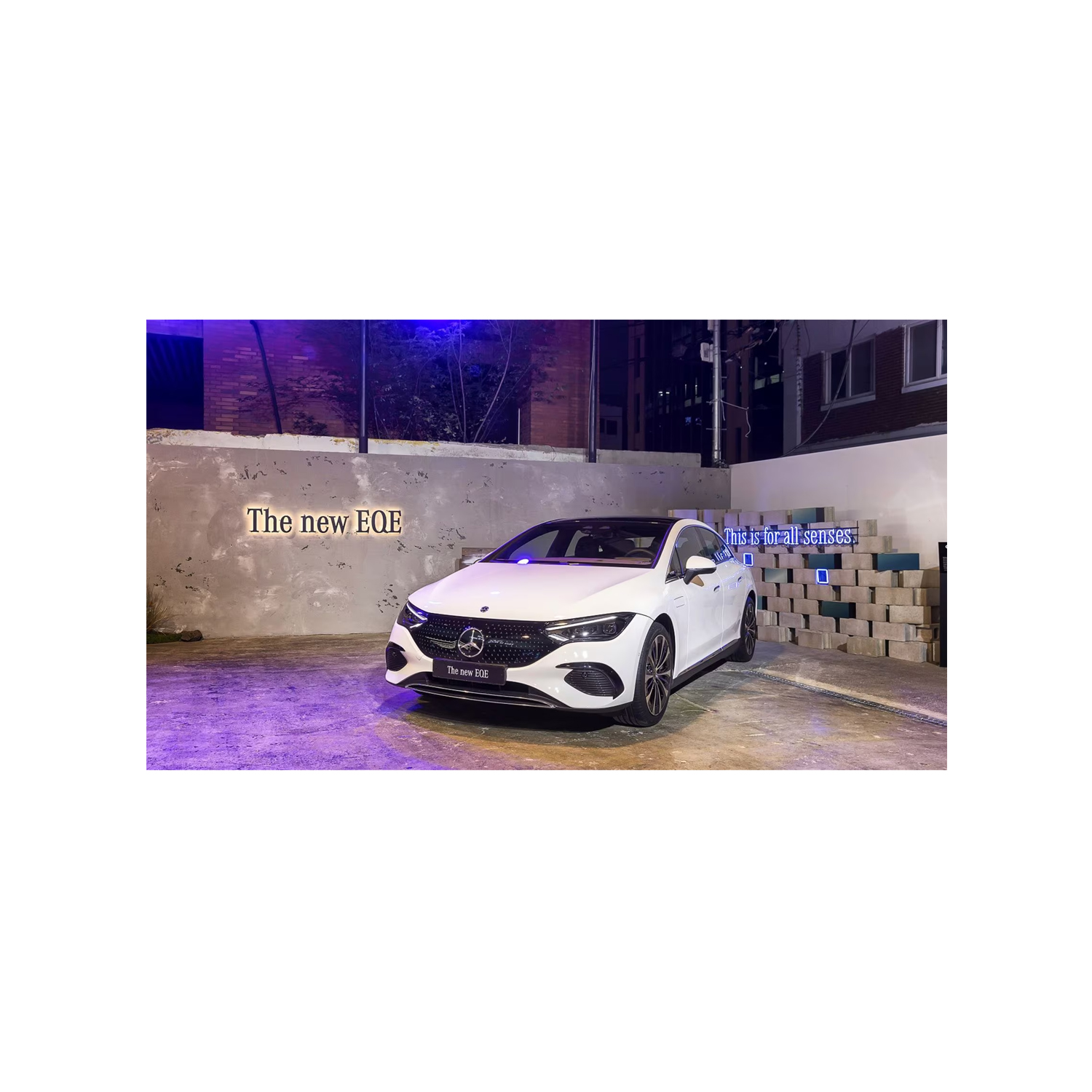 럭셔리 비즈니스 전기 세단 '더 뉴 EQE' 만의 감각적 체험을 선사하는 'EQE 성수' 오픈 럭셔리 비즈니스 전기 세단 '더 뉴 EQE' 만의 감각적 체험을 선사하는 'EQE 성수' 오픈